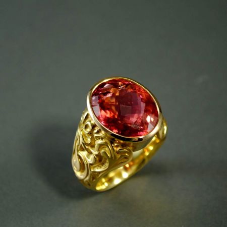 Goldring mit rosa Turmalin