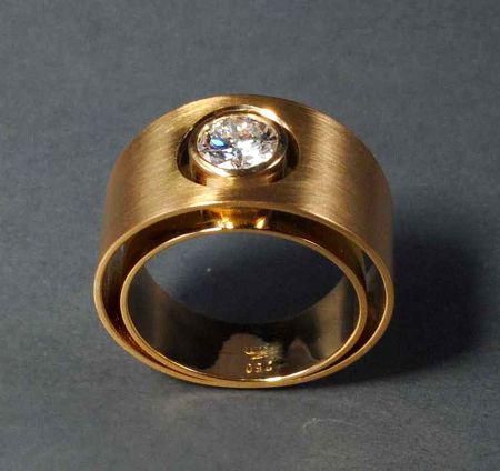 Verlobungsring mit Diamant