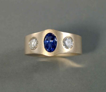 Verlobungsring mit Safir und Brillanten
